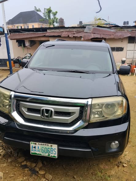 A picture of Honda pilot