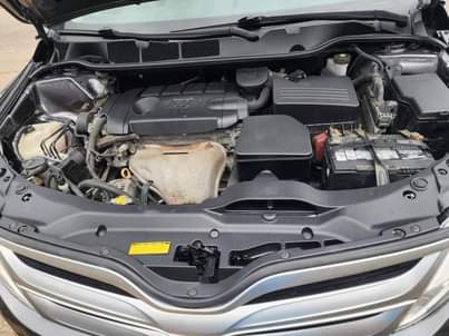 A picture of 2015 Toyota Venza LE fabric interior with 4 plug engine