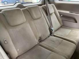 A picture of Nissan Quest 2012