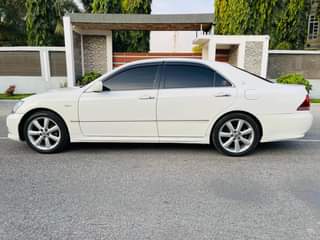 A picture of Toyota crown