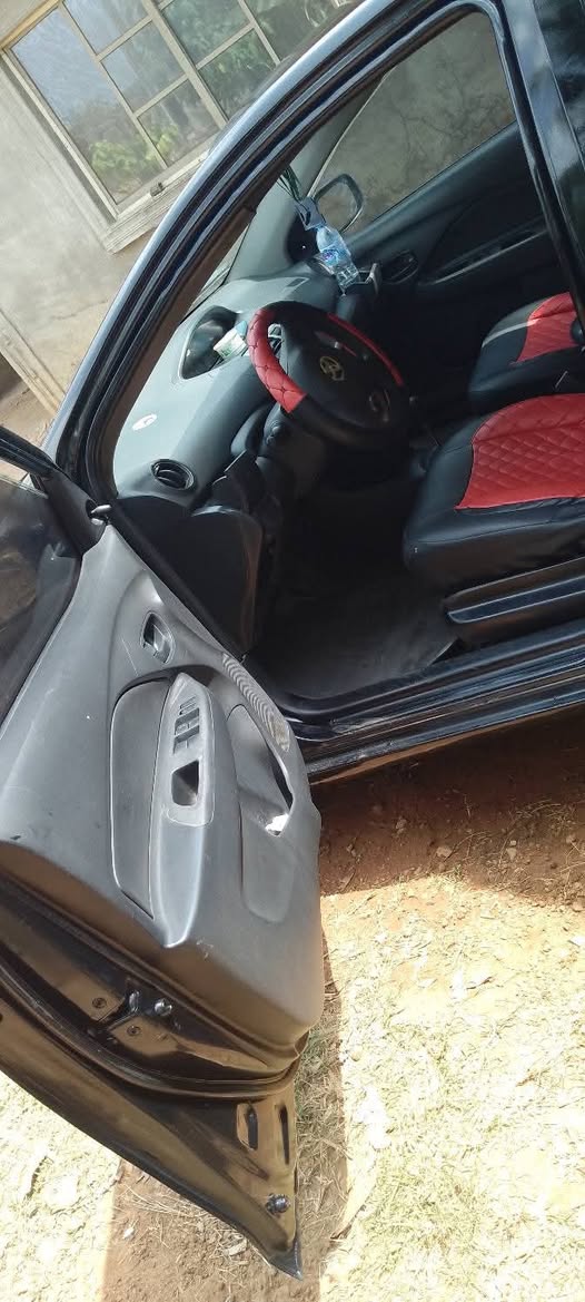 A picture of Toyota Yaris 08