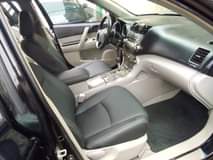 A picture of 2008 model Toyota Highlander for sale Ac chilling interior Engine