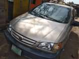 A picture of 2001 Toyota Sienna