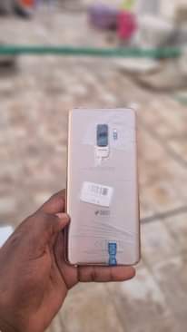 A picture of UK used original Samsung S9PLUS both wholesale and retail