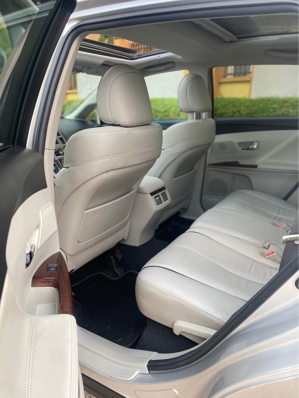 A picture of Toyota Venza 2011 Model Fullest option
