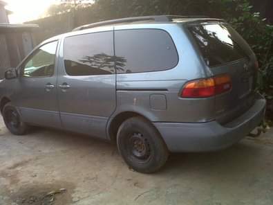 A picture of I have 4 sale a tokunbo toyota sienna it is