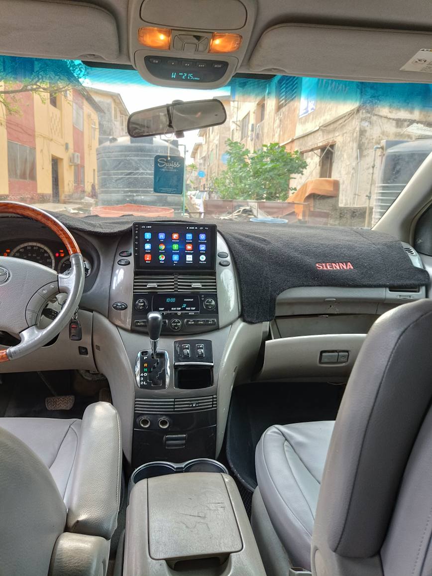 A picture of XLE Toyota Sienna 2006