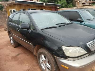 A picture of Lexus 300
