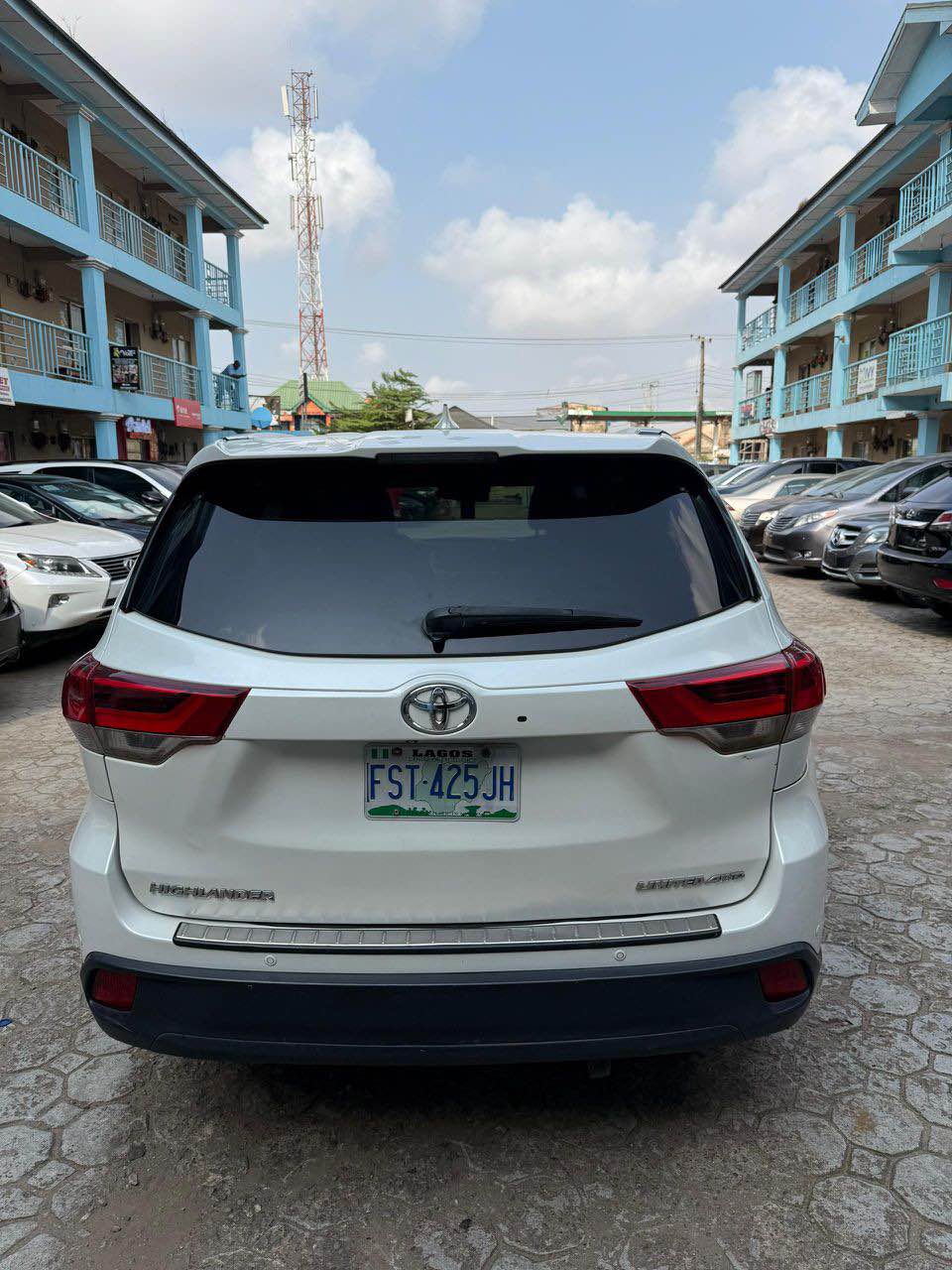 A picture of REGISTERED 2017 HIGHLANDER LIMITED EDITION WITH PANORAMIC ROOF