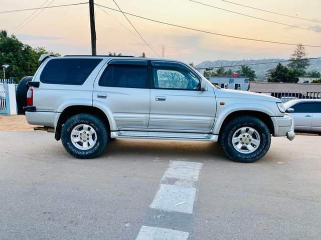 A picture of TOYOTA HILUX SURF BZW PRICE 16 M or Exchange 1998