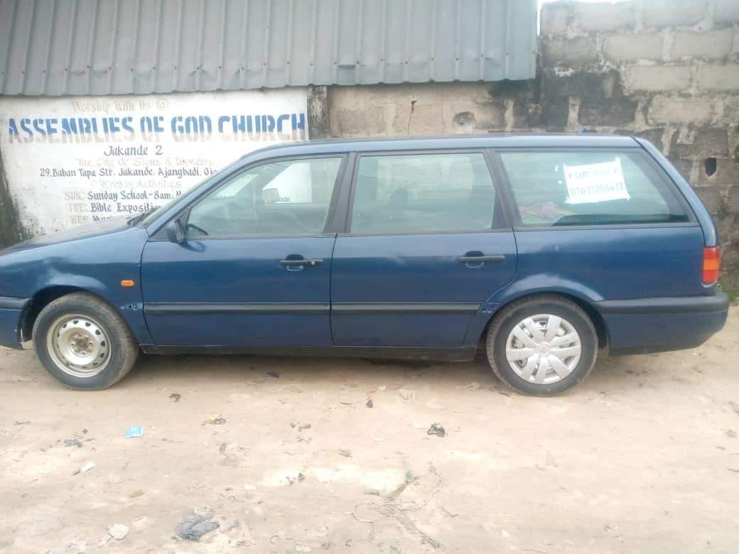 A picture of PASSAT WAGON MANUAL DRIVE AND GOLF 3 SALU FIRST BODY