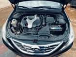 A picture of 4 months registered 2013 Hyundai sonata Everything is sharp n