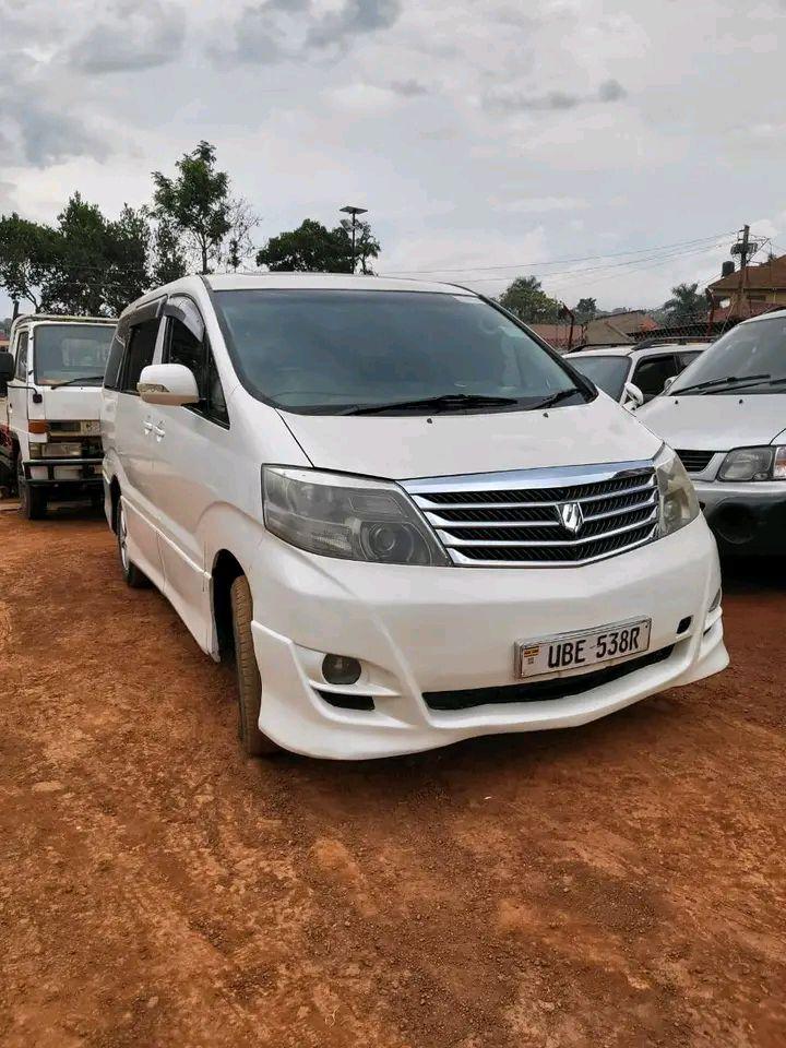 A picture of Toyota passo sette