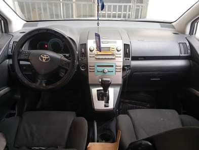 A picture of 2006 MODEL Toyota Corolla verso Engine very silent Gear super