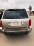 A picture of Honda pilot 2004