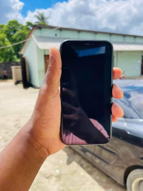 A picture of iphone 11 Duos