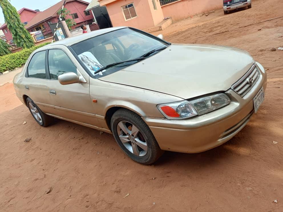 A picture of Toyota Camry 2 2 tiny big