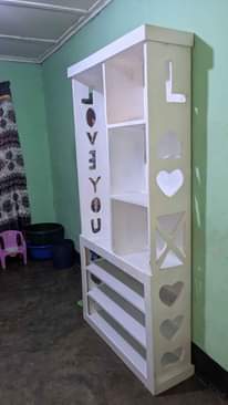 A picture of Kabati la nguo zuri halijawahi kitumika nichek no 0627505675