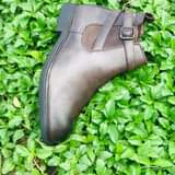 A picture of Mtumba OG size 39 47 Delivery ipo Bei ya kiungwana