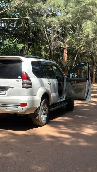A picture of 2005 Toyota tx prado land cruiser