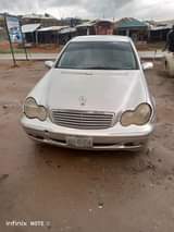 A picture of Benz C180 4 plugs engine in good condition