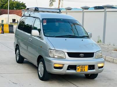 A picture of TOYOTA NOAH SR 40