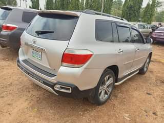 A picture of Toyota Highlander 2011