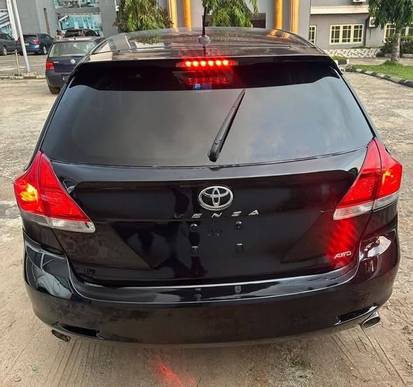 A picture of Toyota Venza 09011850448