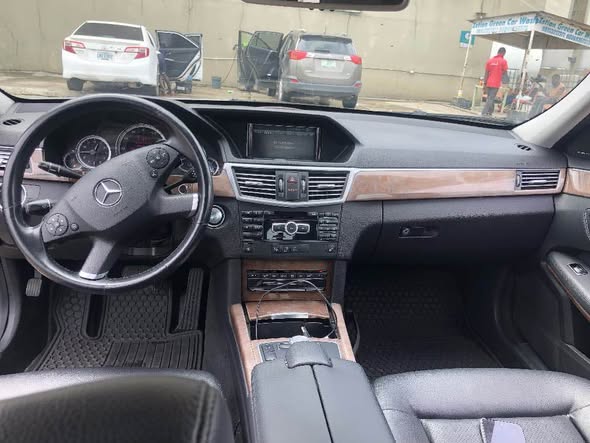 A picture of Foreign used 2013 Mercedes Benz E350 keyless distress sale 13