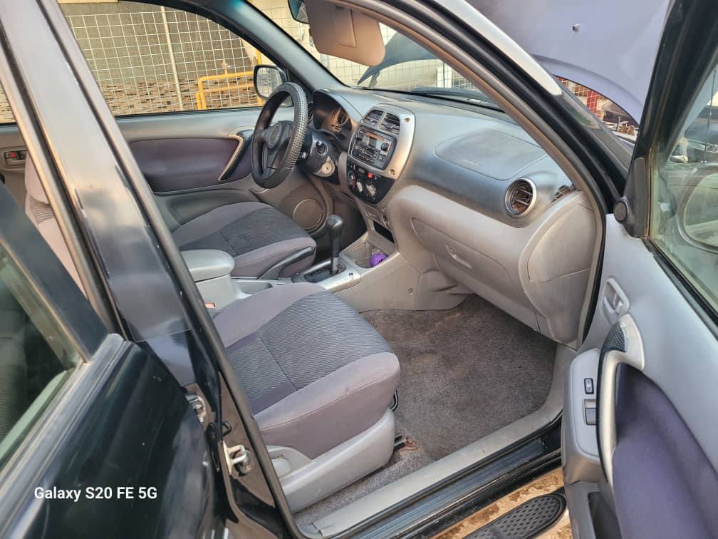 A picture of TOYOTA RAV4 04