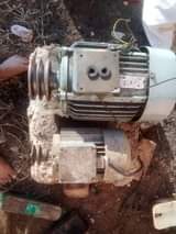 A picture of 2 3 fase motors make me a offer
