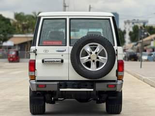 A picture of LANDCRUISER LX STATION WAGON HZJ76