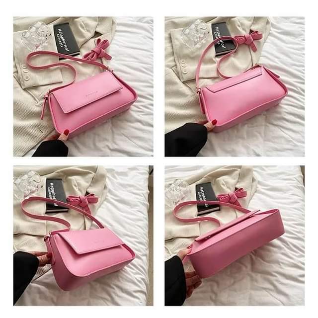 A picture of Messenger leather Crossbody Bag