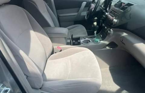 A picture of Toyota Highlander 4