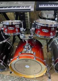 A picture of Drumset