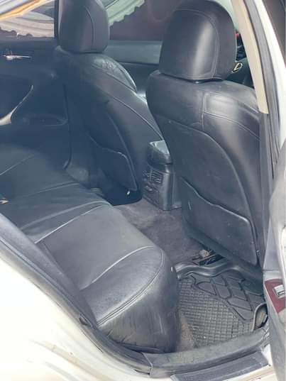 A picture of Lexus is350