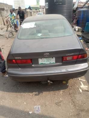 A picture of toyota tiny light Manual transmission Note Engine AC Need Gas