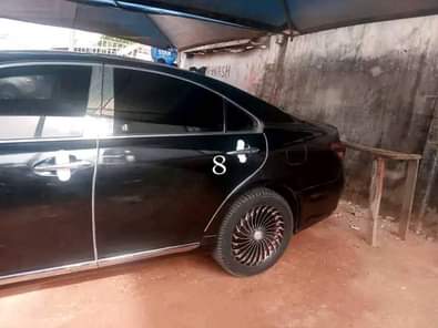 A picture of Es350 in a very good condition Everything is working perfectly