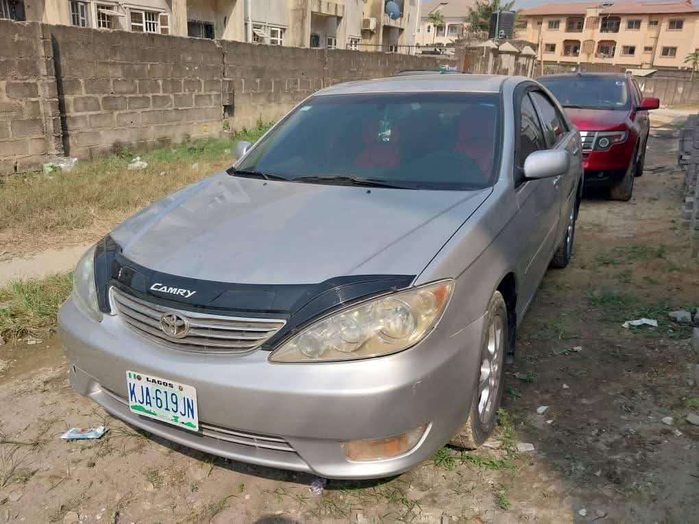 A picture of Camry 05
