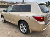 A picture of Toyota Highlander 2010
