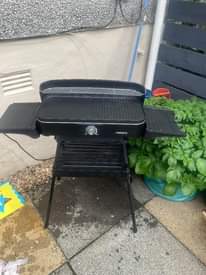 A picture of Electric Grill with stand offer 175 000 Call 0783712614 to