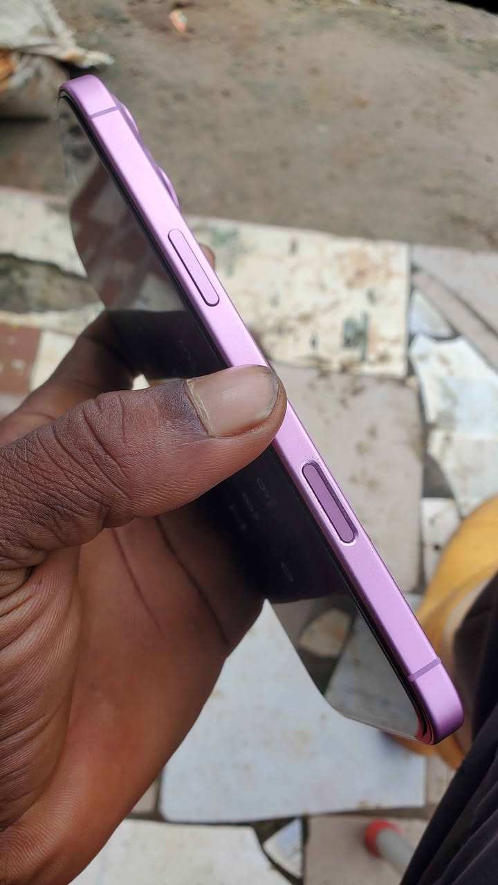 A picture of Iphone 16 plus purple