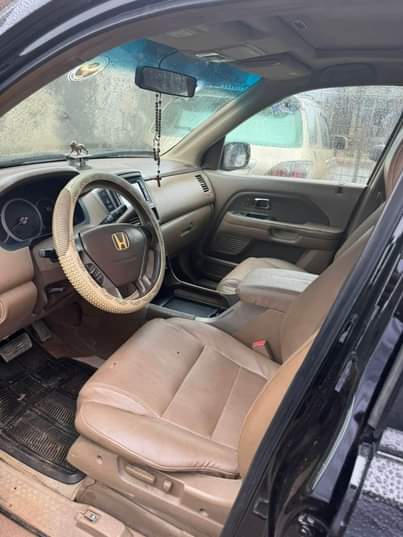 A picture of 2007 Honda pilot with good engine and gear chilling ac