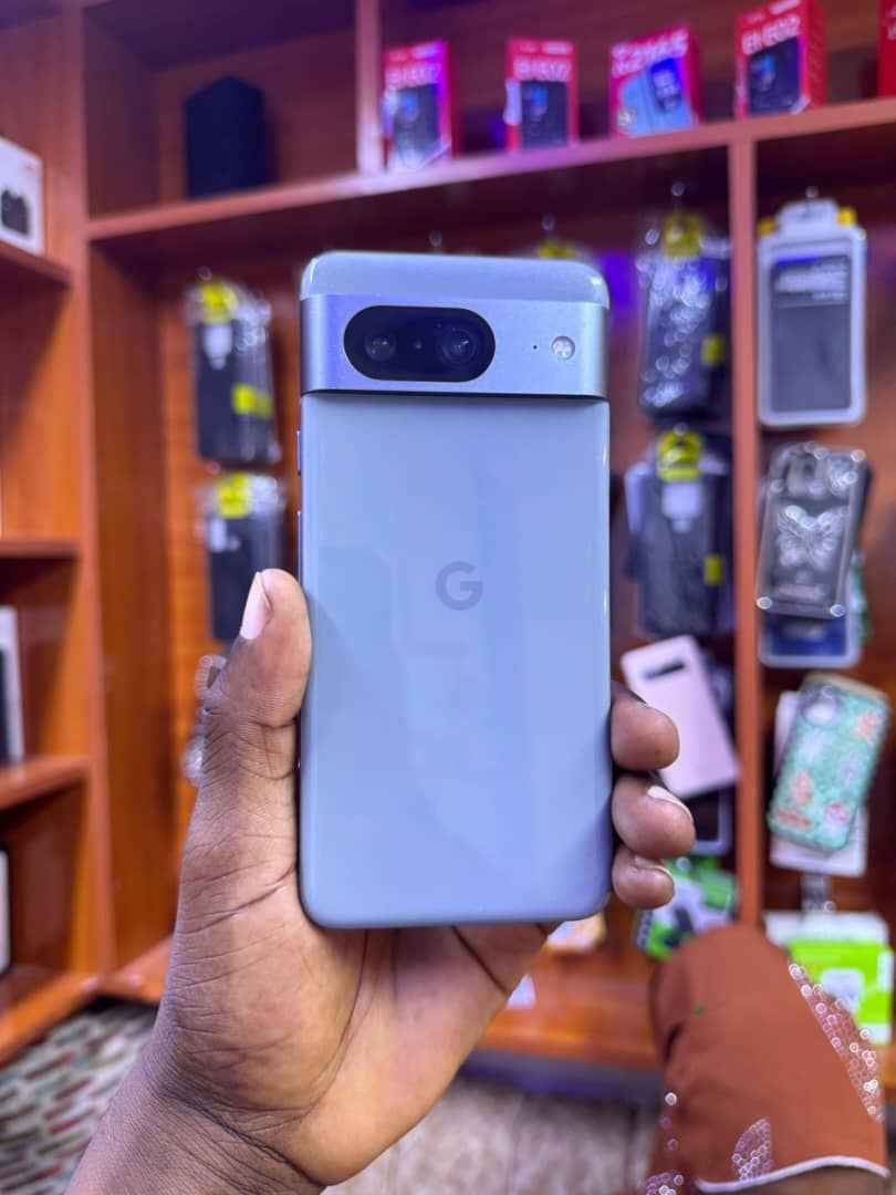 A picture of Pixel 8 plain