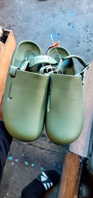 crocs