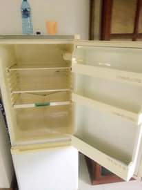 A picture of Fridge linauzwa bei poa sana wahi sasa 200000 piga 0755042426