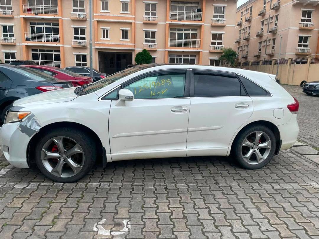 A picture of Foreign Used Toyota Venza 2014 Limited Edition V6 Plug