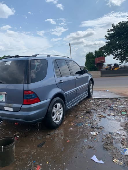A picture of Mercedes Benz ml350