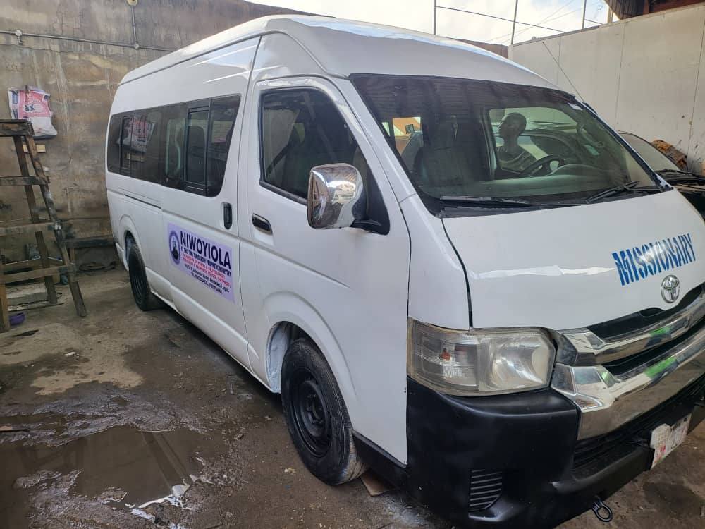 A picture of Hummer 3 Bus registered buy and drive everything is working