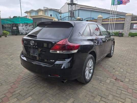 A picture of 2013 Toyota Venza limited 4 plugs fullest option with double